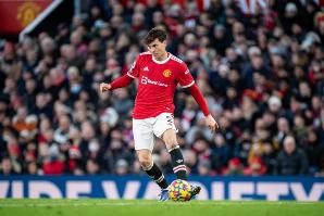 罗体：佛罗伦萨有意林德洛夫、卡维利亚，加强中后场实力