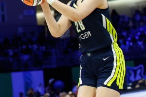 ewc电竞世界杯-命运如此捉弄！李月汝刚拿完生涯新高 下一场就受伤 之后赛季报销