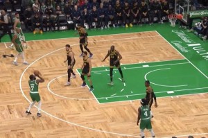 绿军感谢勇士“鬼才”策略！布朗单节5三分回应放空