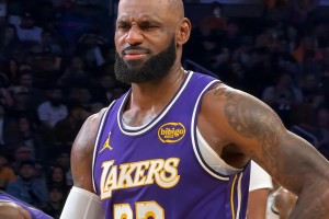 电竞世界杯-周最佳球员诞生，NBA官宣2笔罚单！勇士酝酿大交易，老詹做出决定